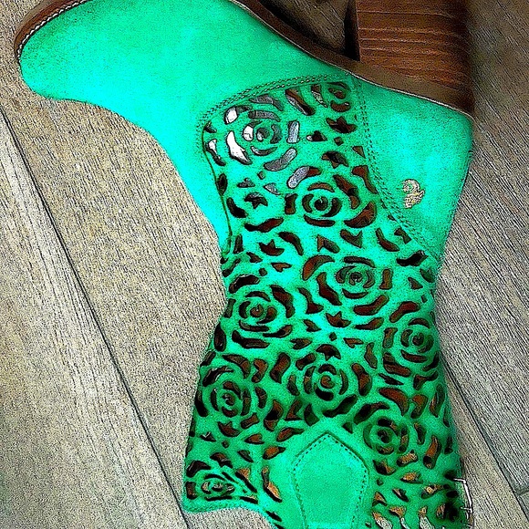 GLAMILLE laser cut design boots - Picture 6 of 13